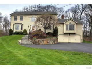 23 Indian Ledge Dr, Bridgeport, CT 06611 exterior