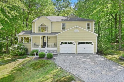 24 Macintosh Dr, Seymour, CT 06478 exterior