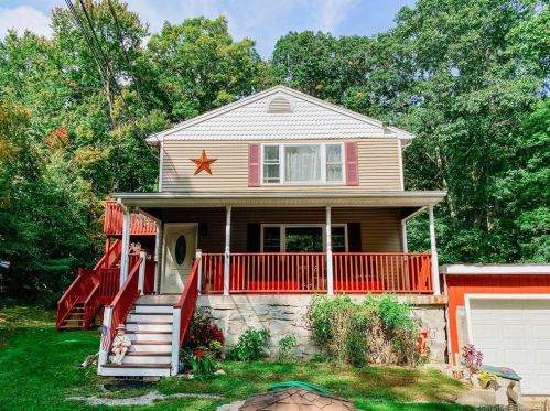 57 Beech St, Huntington, CT 06484 exterior