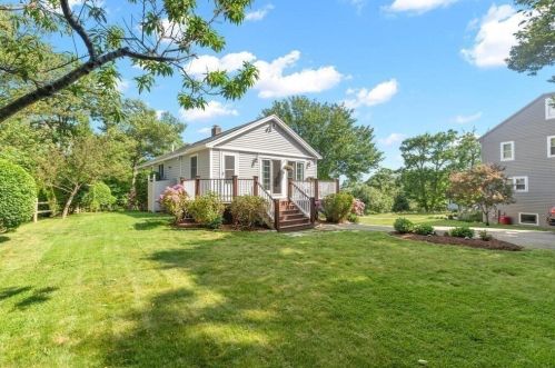 4 Sandpiper Ln, Rockport, MA 01966 exterior