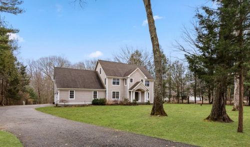 330 Shippee Rd, East-Greenwich, RI 02818 exterior