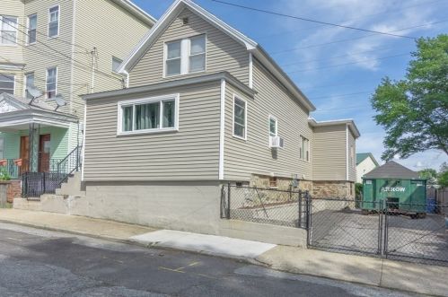 12 Border St, Lawrence, MA 01843 exterior