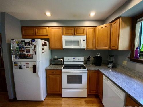 143 Old Farms Rd, Torrington, CT 06790 exterior