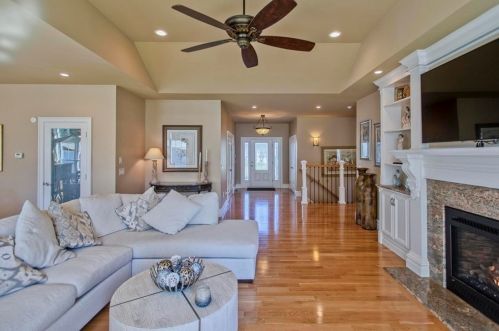 7 Lango Ln, Agawam, MA 01001 exterior