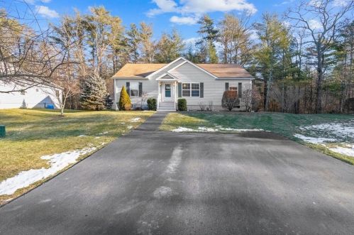 18 Mountain Ash Rd, East Bridgewater, MA 02333 exterior