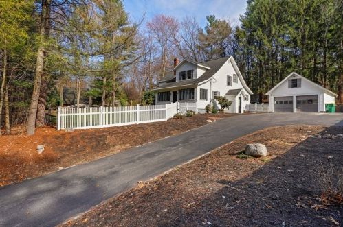 404 Wattaquadock Hill Rd, Bolton, MA 01740 exterior