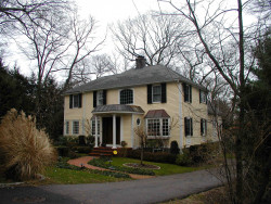 70 Gammons Rd, Newton, MA 02468 exterior