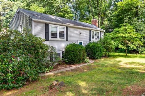 7 Circle Dr, Unionville, CT 06013 exterior