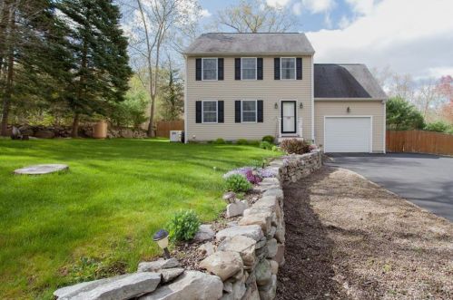 118 Lambtown Rd, Gales Ferry, CT 06339 exterior