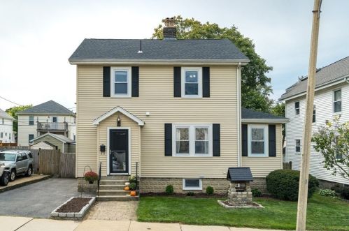 222 Maple St, Roxbury-Xing, MA 02132 exterior