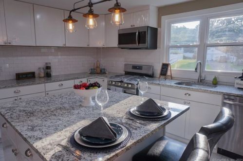 252 Main St, Meriden, CT 06450 exterior