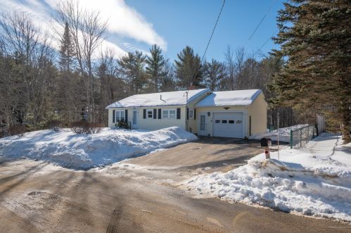 11 Emery Ave, South Paris, ME 04281 exterior