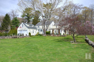 7 Davis Ln, Tokeneke, CT 06820 exterior