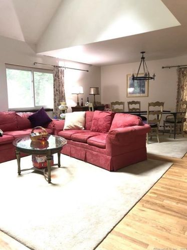 6 Black Cherry Ln, Sandy-Hook, CT 06482 exterior