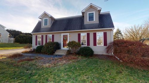 34 Celestial Heights Dr, Wakefield, RI 02879 exterior