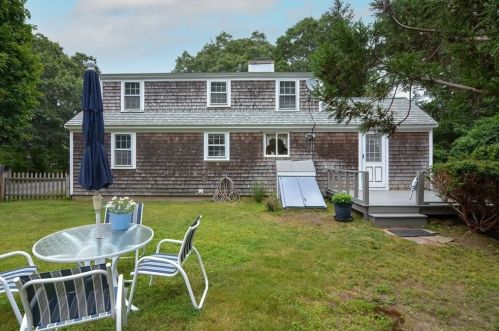 94 Old Meeting House Rd, Teaticket, MA 02536 exterior