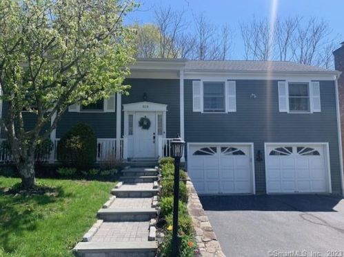 318 Stonebridge Ln, Bridgeport, CT 06611 exterior