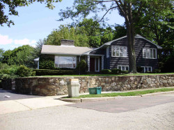 313 Country Club Rd, Newton, MA 02459 exterior