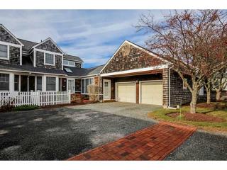 3 Fox Dr, South Kingstown, RI 02882 exterior