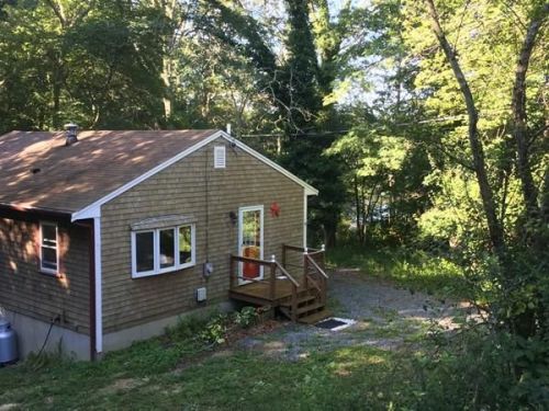 11 Hoover St, Plymouth, MA 02360 exterior