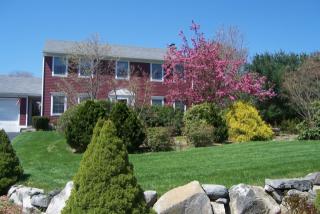 275 Larchwood Dr, Warwick, RI 02886 exterior