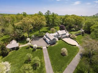 38 Wee Burn Ln, Tokeneke, CT 06820 exterior