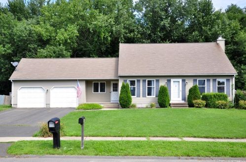 21 Foxcroft Rd, Enfield, CT 06082 exterior
