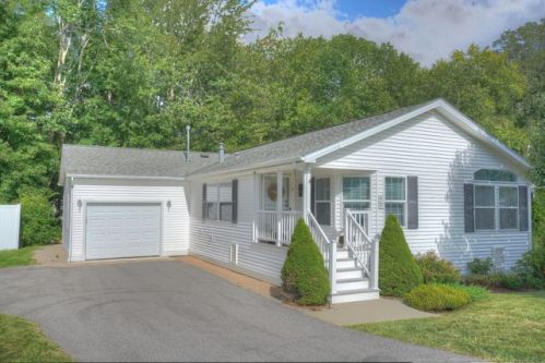 6 Cliff Rd, Gales-Ferry, CT 06339 exterior