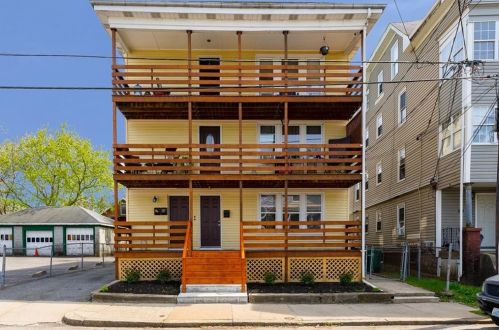 289 Mowry St, Woonsocket, RI 02895 exterior