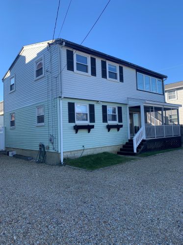 6 Newbury St, Seabrook, NH 03874 exterior