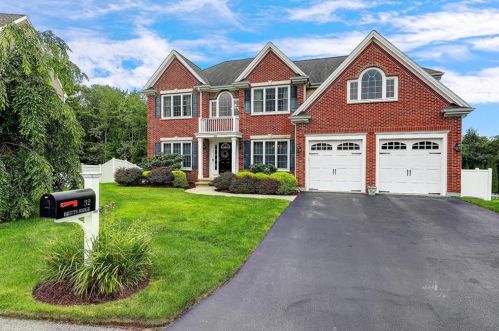 32 Britts Rdg, Valley Falls, RI 02864 exterior