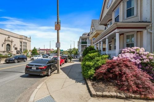 424 Centre St, Roxbury-Xing, MA 02119 exterior