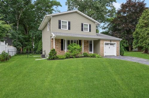 71 Nanci Karen Dr, Warwick, RI 02886 exterior