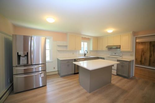 75 Eugene St, East Greenwich, RI 02818 exterior
