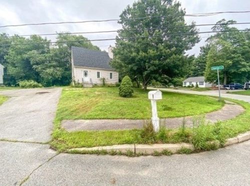 9 Sparrow Cir, Taunton, MA 02780 exterior