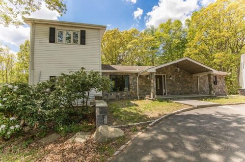 53 Lincoln Dr, Johnston, RI 02919 exterior