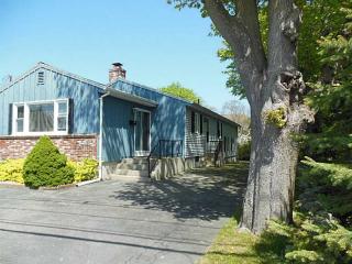 160 Beach St, Westerly, RI 02891 exterior