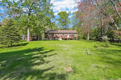 76 Moose Hill Rd, Bridgeport, CT 06611 exterior