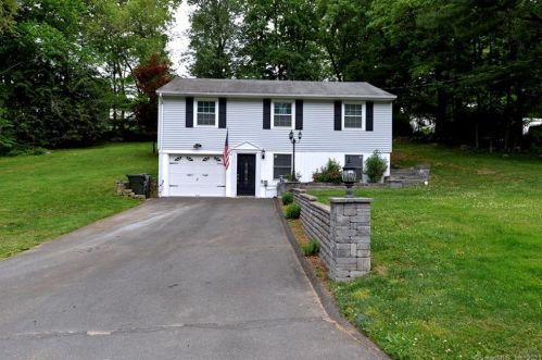 8 Oak Ridge Rd, Bethel, CT 06801 exterior