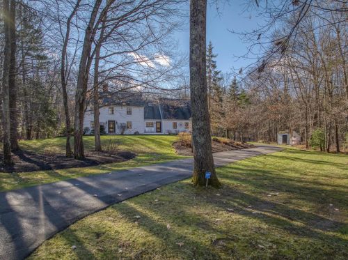 13 Country Farm Rd, Stratham, NH 03885 exterior