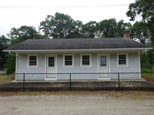 2 Minkema Rd, Exeter, RI 02822 exterior