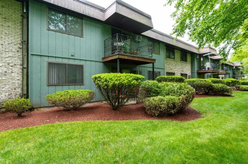 4 Strawberry Bank Rd, Nashua, NH 03062 exterior