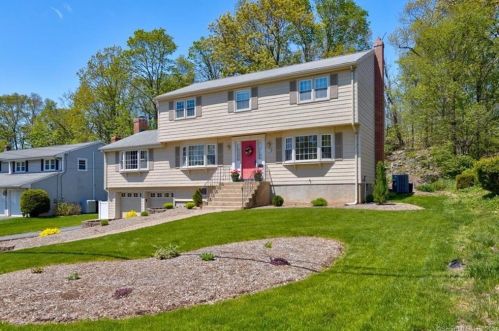 274 Lamplighter Ln, Hartford, CT 06111 exterior
