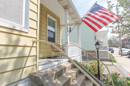 18 Narragansett Ave, Newport, RI 02840 exterior