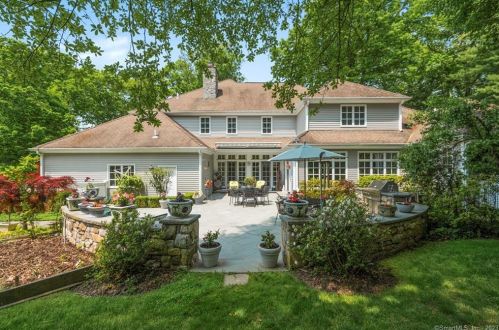 912 Rock Rimmon Rd, Stamford, CT 06903 exterior