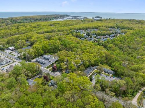 178 Main St, Niantic, CT 06357 exterior