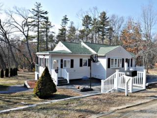 869 Mammoth Rd, Manchester, NH 03109 exterior