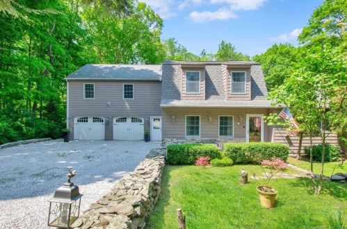 15 Carmen Ln, Upper Stepney, CT 06468 exterior