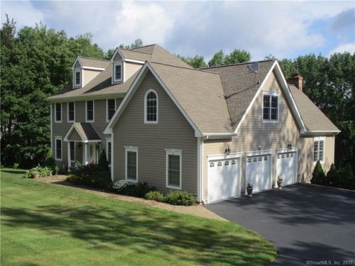 2 Percheron Dr, Upper Stepney, CT 06468 exterior