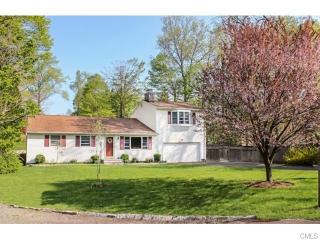 41 Midrocks Rd, Ridgefield, CT 06877 exterior